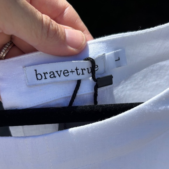 NWT Brave+True Blouse White Size Large Pullover Bishop Sleeves - Picture 3 of 5